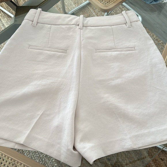 Aritzia effortless shorts - Picture 2 of 2